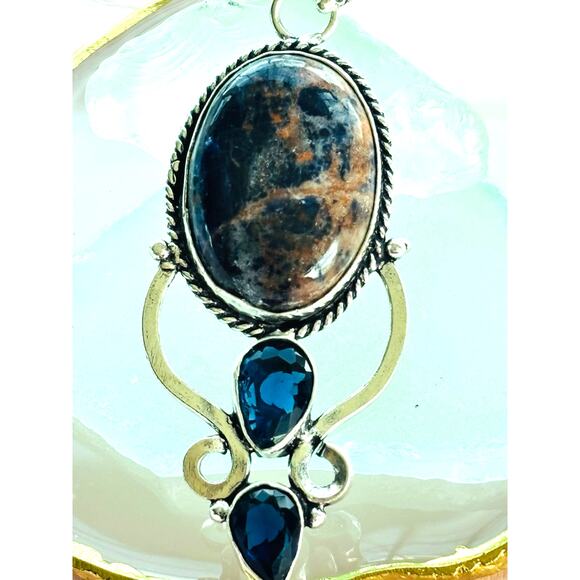 925 Sterling 


 Sodalite and Tanzanite Pendant - Picture 1 of 7